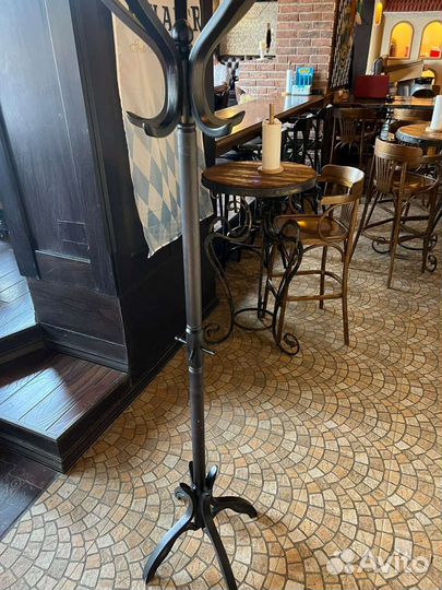 Вешалка напольная деревянная