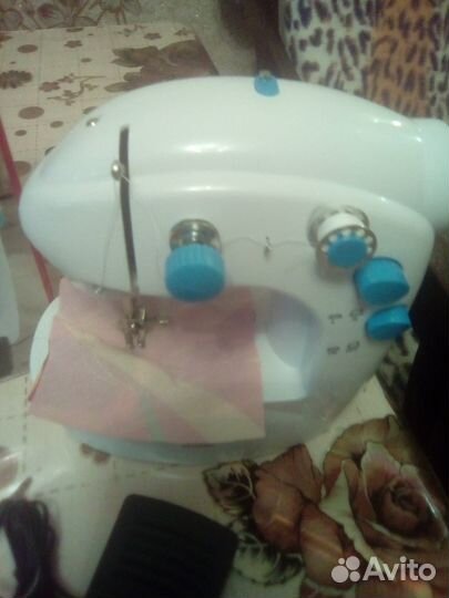 Продается мини швейная машинка wellberg