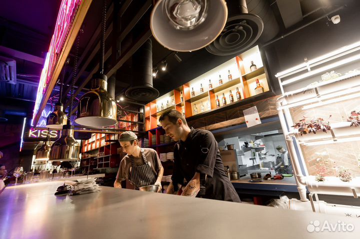 Бармен / Официант