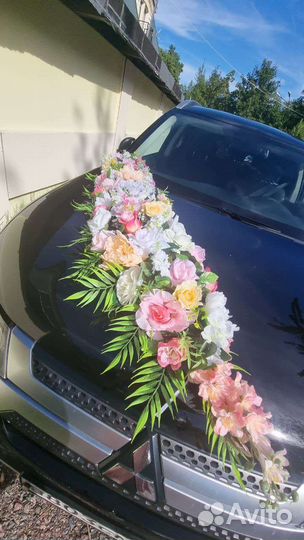 Свадебное украшение на машину