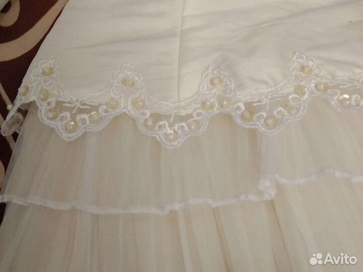 Платье нарядное для девочки 98р