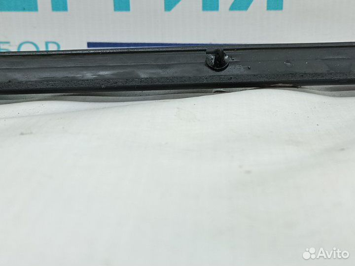 Уплотнитель проема правый Chevrolet Cruze F16D3