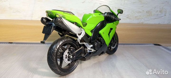 Модель мотоцикла Kawasaki ZX-10R 1/12 1:12