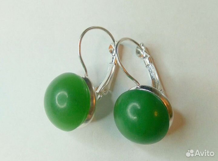 Серьги из зелёного нефрита