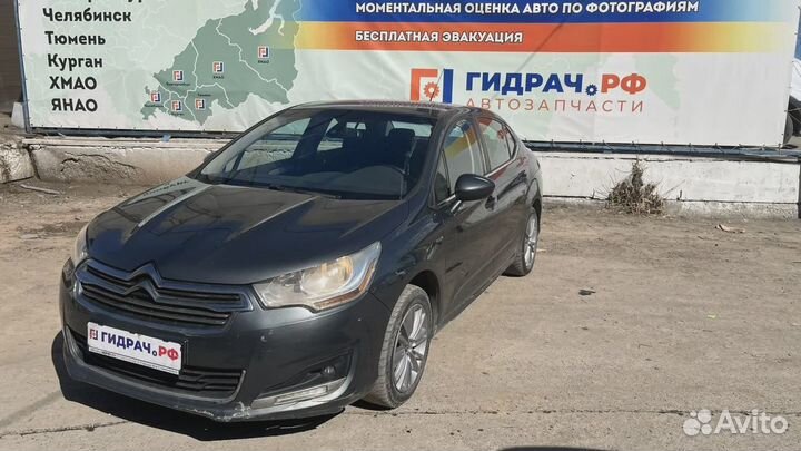 Стекло двери передней левой (форточка) Citroen C4