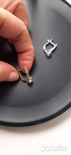 Серебряные серьги с фианитом