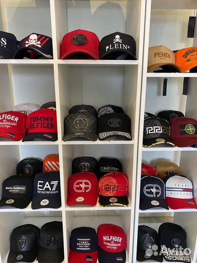 Бейсболки разных брендов в наличии