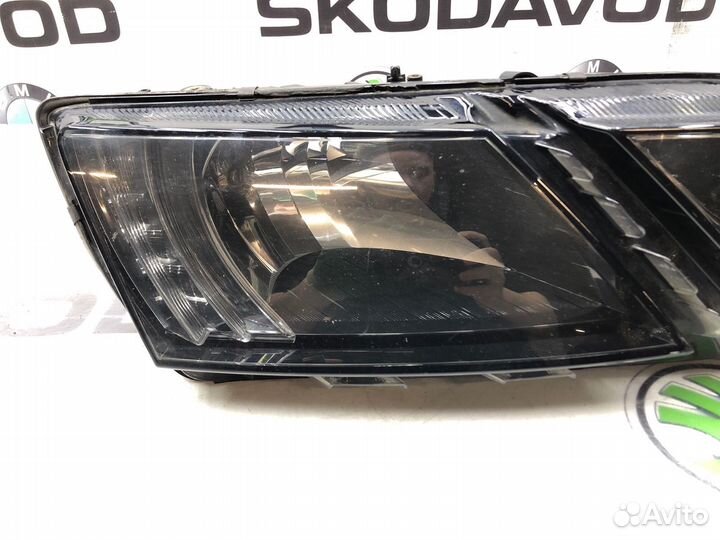 Фара правая Skoda Octavia