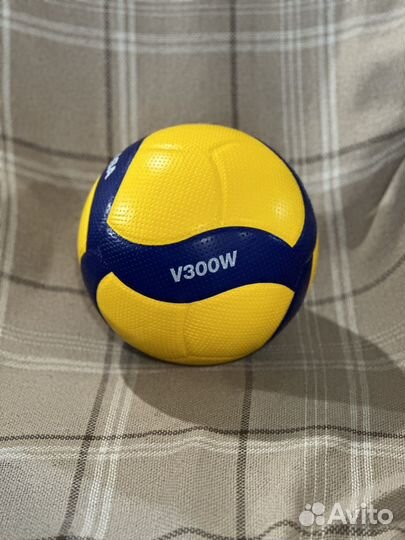 Волейбольный классический мяч Mikasa V300W