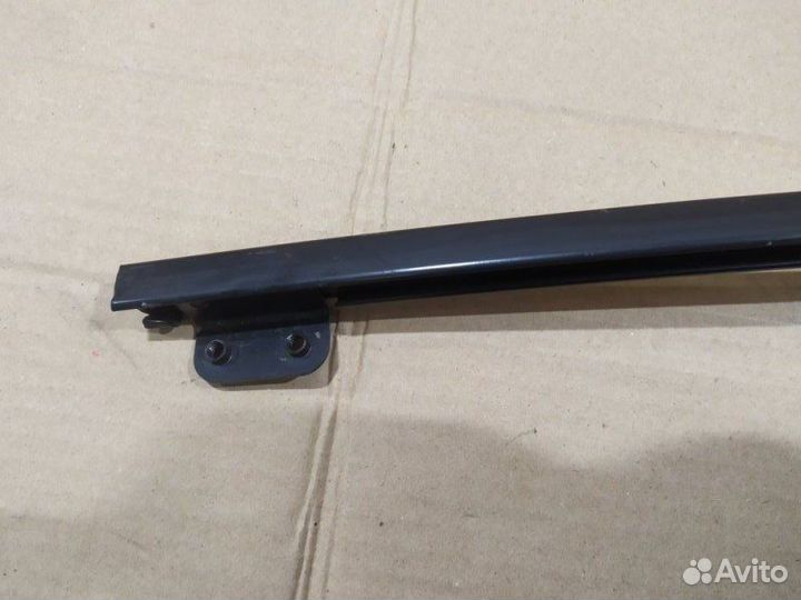 Направляющая стекла задняя левая Toyota Land