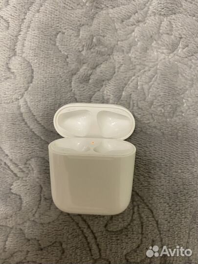 Кейс для наушников Apple Airpods