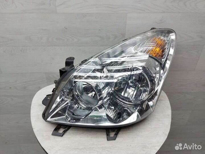 Фара левая Toyota Corolla Verso 2007-2009