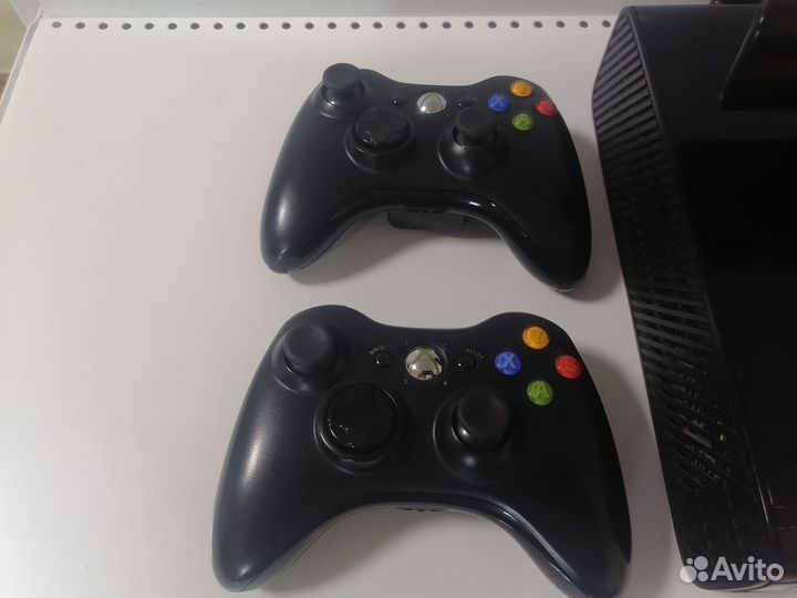 Xbox 360 Е 250Gb / Freeboot / Kinect / 2 джоя