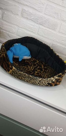 Лежанка и наряды для питомца