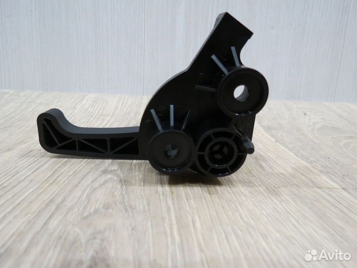 Ручка открывания капота Kia Stinger