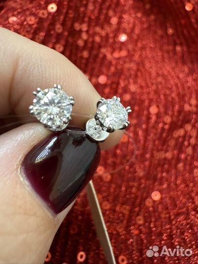 Золотые пусеты с крупными муассанитами