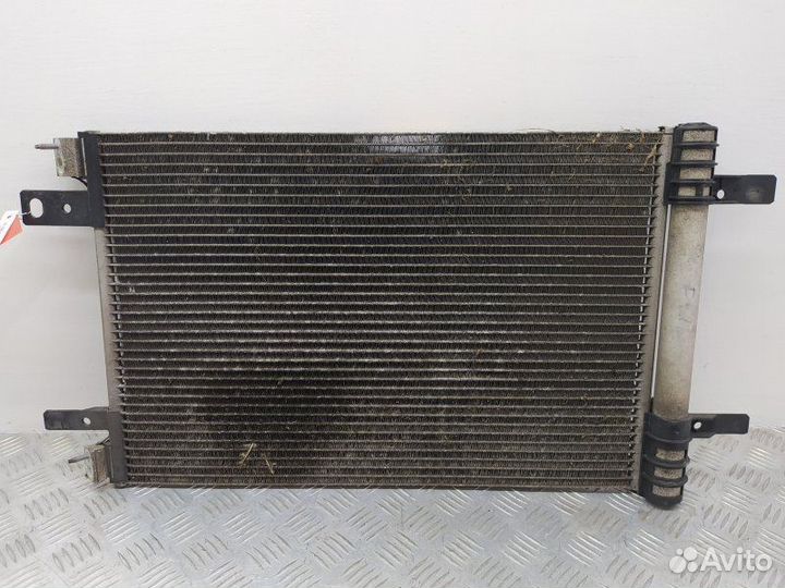 Б/У Радиатор кондиционера behr 9816746580