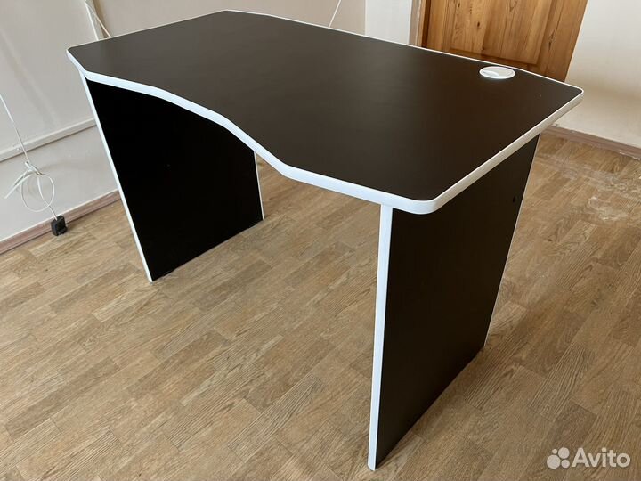 Стол игровой новый компьютерный