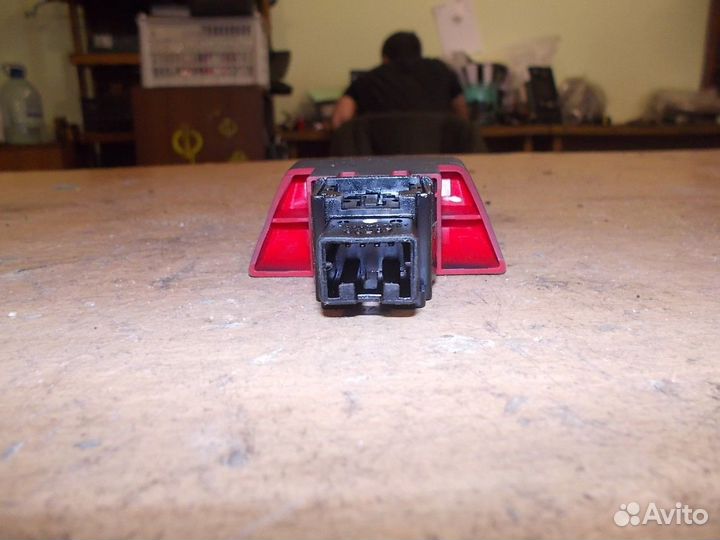 Кнопка аварийной сигнализации (Nissan Teana)