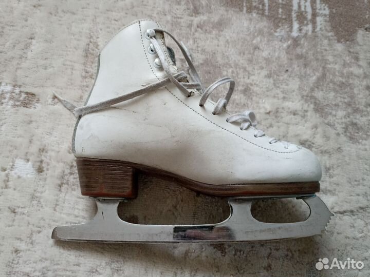 Фигурные коньки riedell