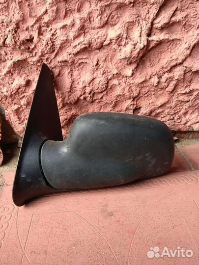 Боковое зеркало