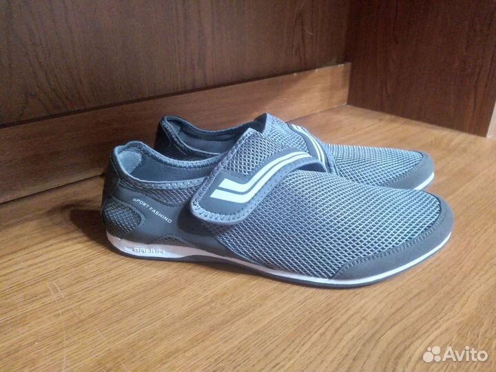 Кроссовки новые