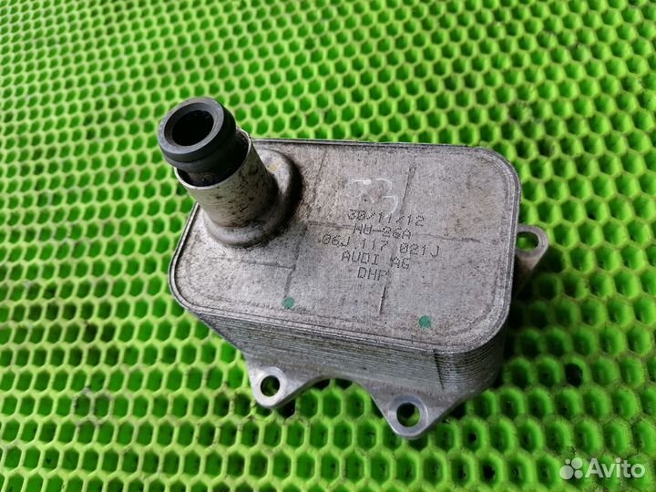 Радиатор масляный на Audi Q3 2012-2018