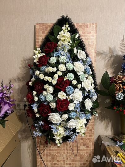 Ритуальные венки и корзины