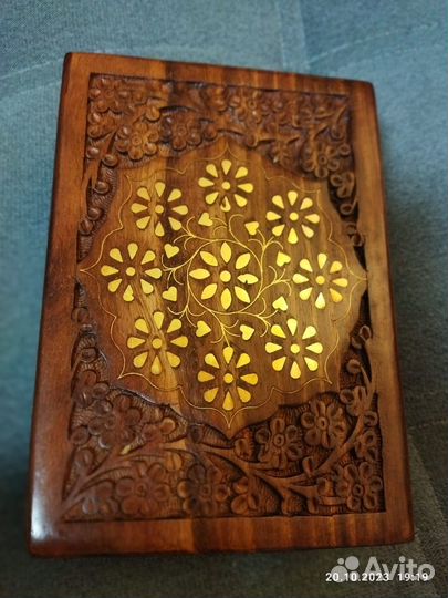 Шкатулка из натурального дерева с инкр. латунь