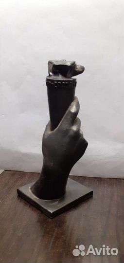 Факел в руке 1970 года