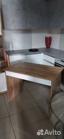 Стол с ящиком