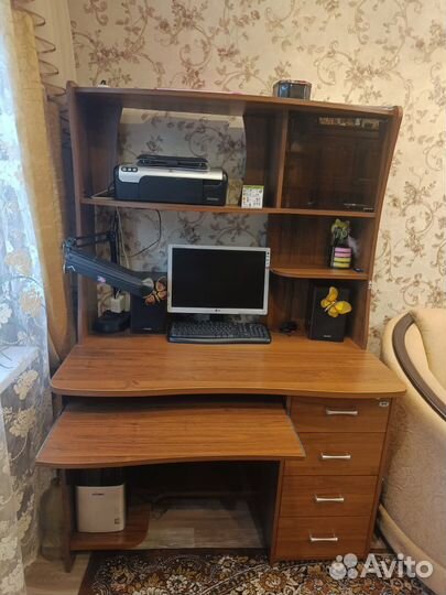 Письменный стол