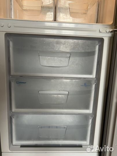 Холодильник indesit