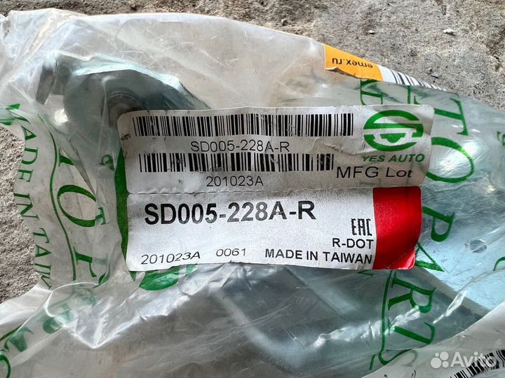 Петли капота правая левая Skoda Octavia A7