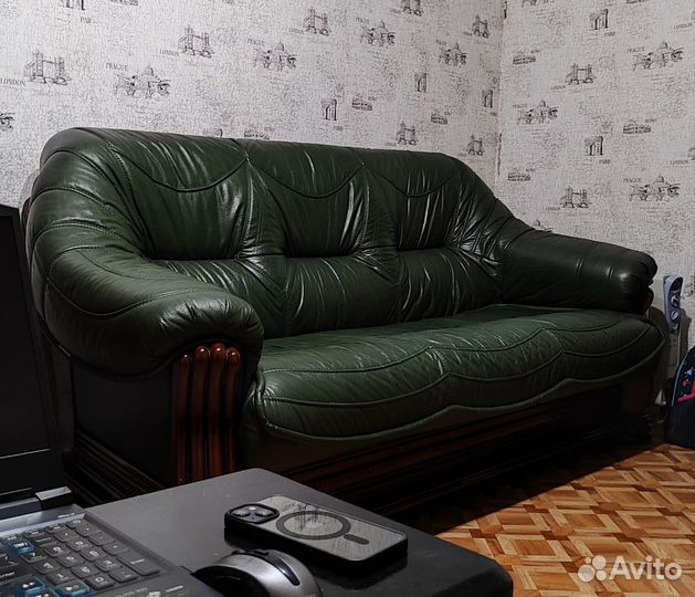 Кожаный диван бу