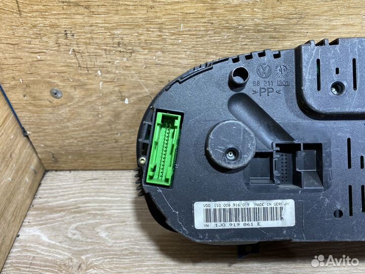 Панель приборов Volkswagen Golf 4 бензин 1121143