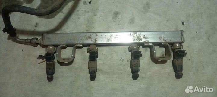 Топливная рампа с форсунками Ford Focus2 2.0л