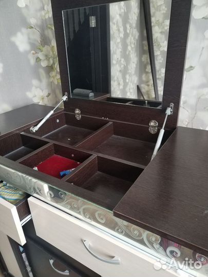 Комод с зеркалом в спальню бу