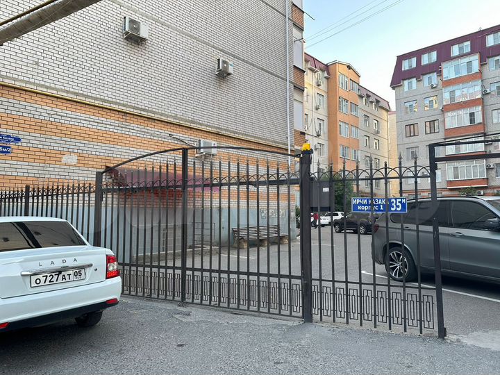 3-к. квартира, 111 м², 1/6 эт.