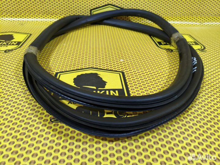 Уплотнитель двери на проем задний правый Opel