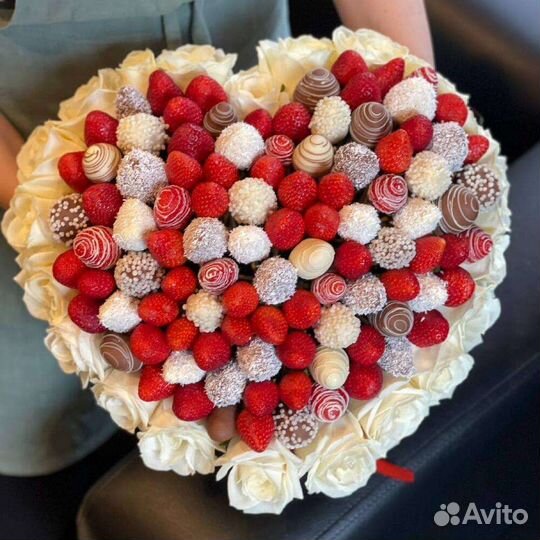 Розы, клубника в шоколаде, доставка цветов