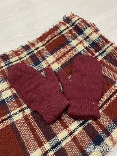 Зимний шарф и варежки