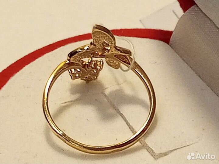 Кольцо с камнями золотое