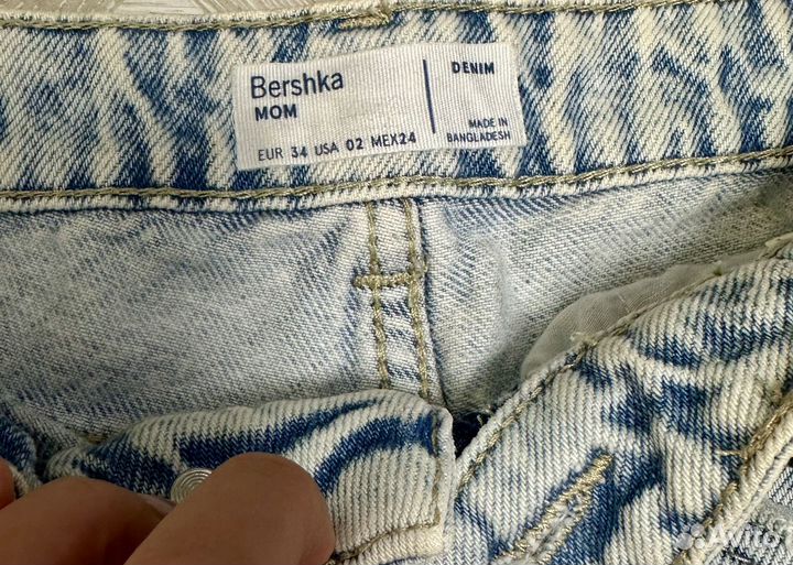 Джинсы bershka mom 34
