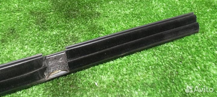 Уплотнитель VW Tiguan 2011-2019