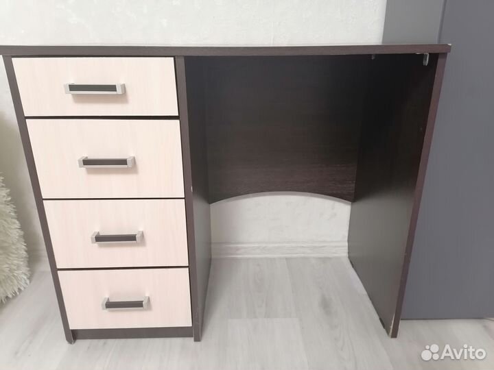 Письменный стол