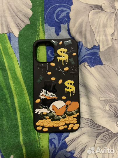 Чехлы на iPhone 12