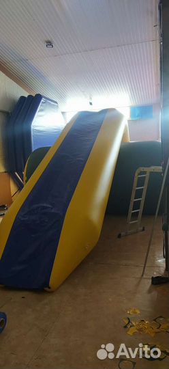 Надувная водная горка