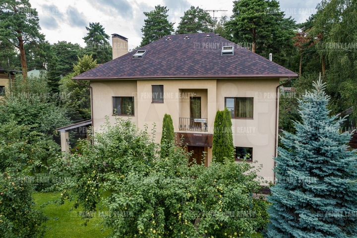 Коттедж 282 м² на участке 13 сот.