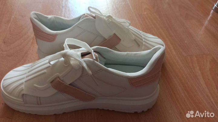 Кроссовки женские новые 39